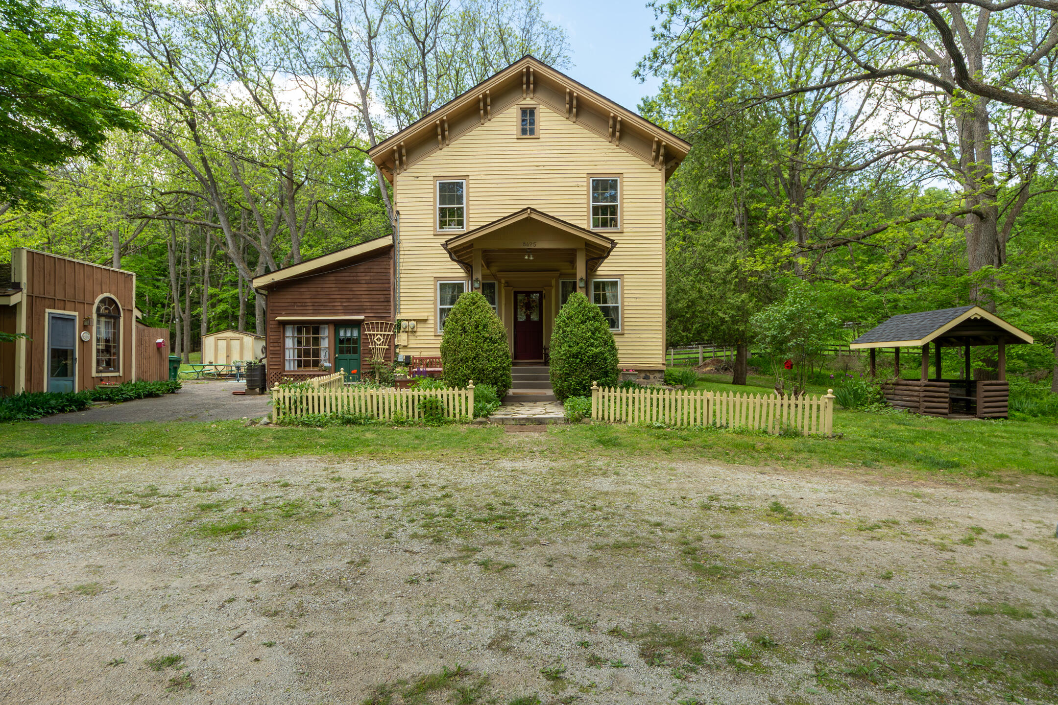 8425 Parshallville Road Fenton MI 48430