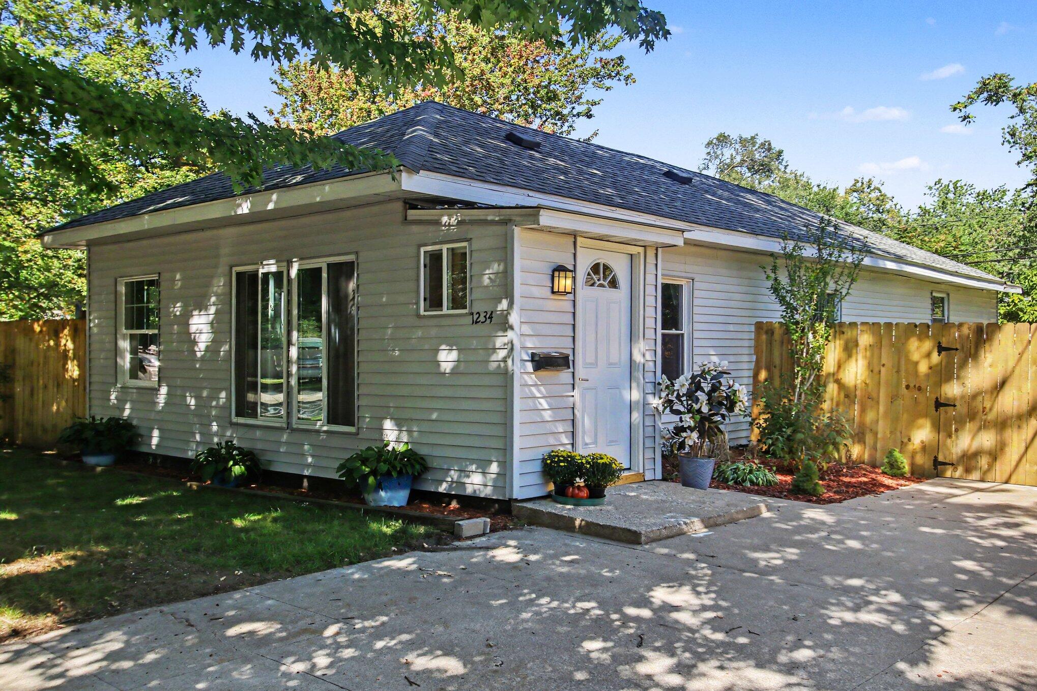 1234 Langeland Avenue Muskegon MI 49442