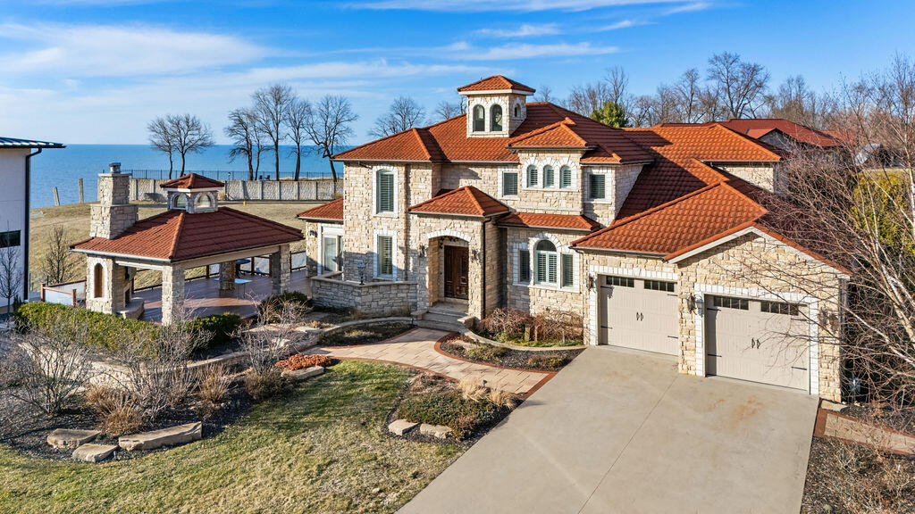 651 Sul Lago S Benton Harbor MI 49022