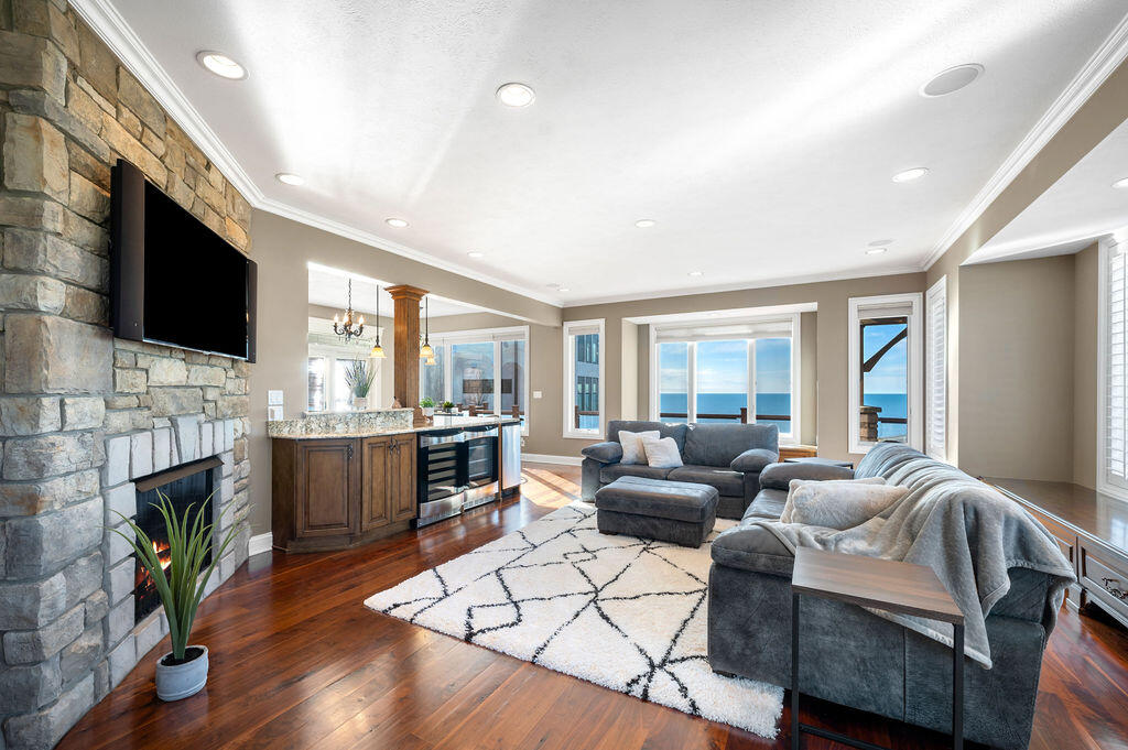 651 Sul Lago S Benton Harbor MI 49022