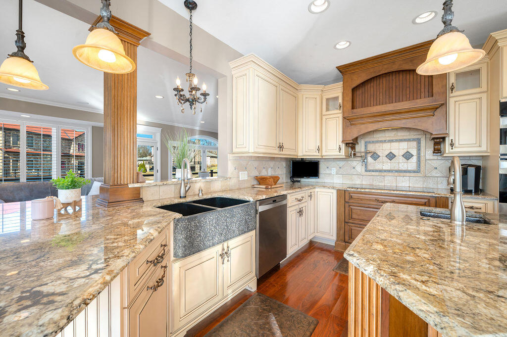 651 Sul Lago S Benton Harbor MI 49022