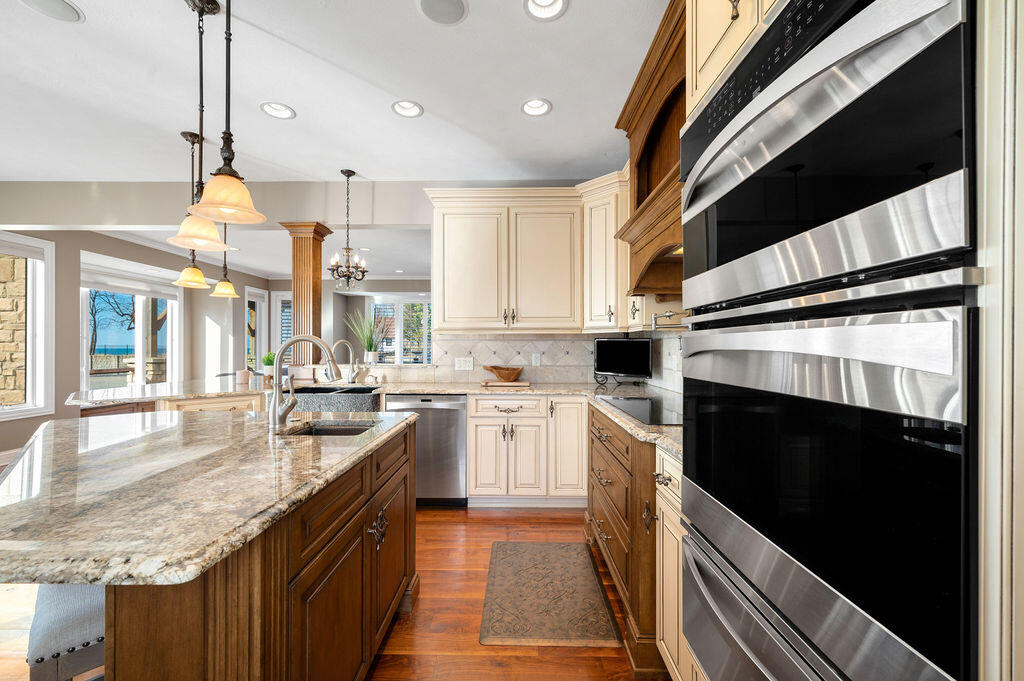 651 Sul Lago S Benton Harbor MI 49022