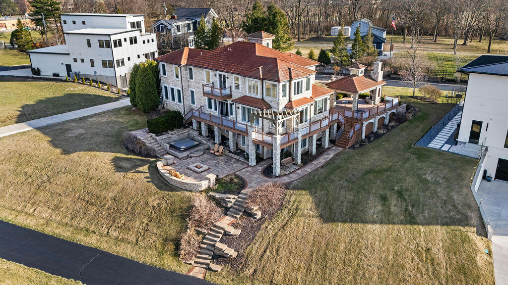 651 Sul Lago S Benton Harbor MI 49022