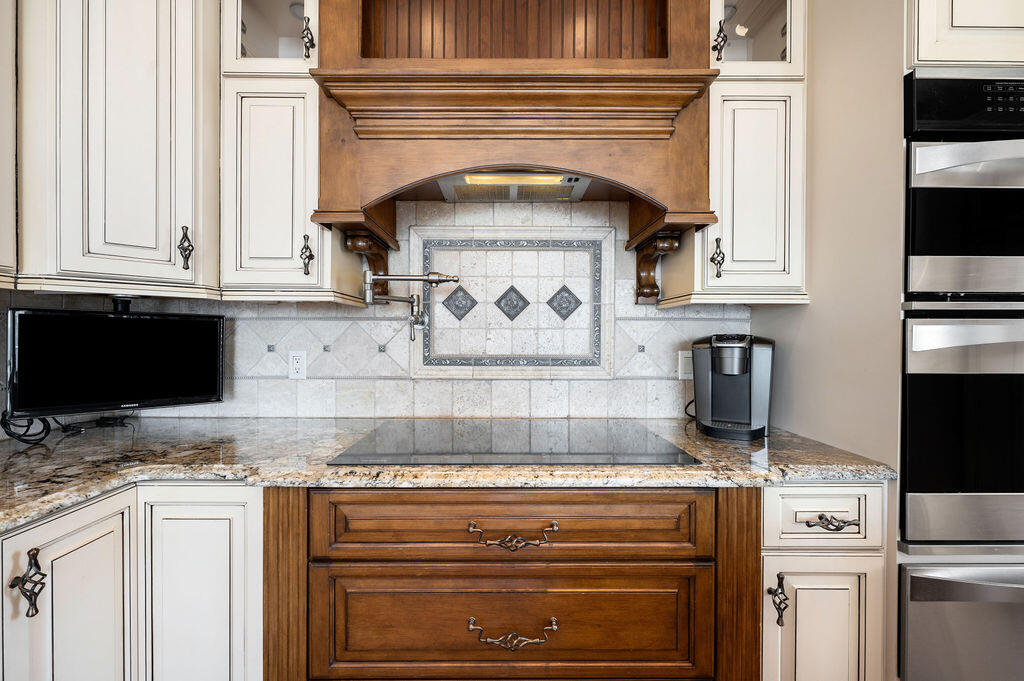 651 Sul Lago S Benton Harbor MI 49022