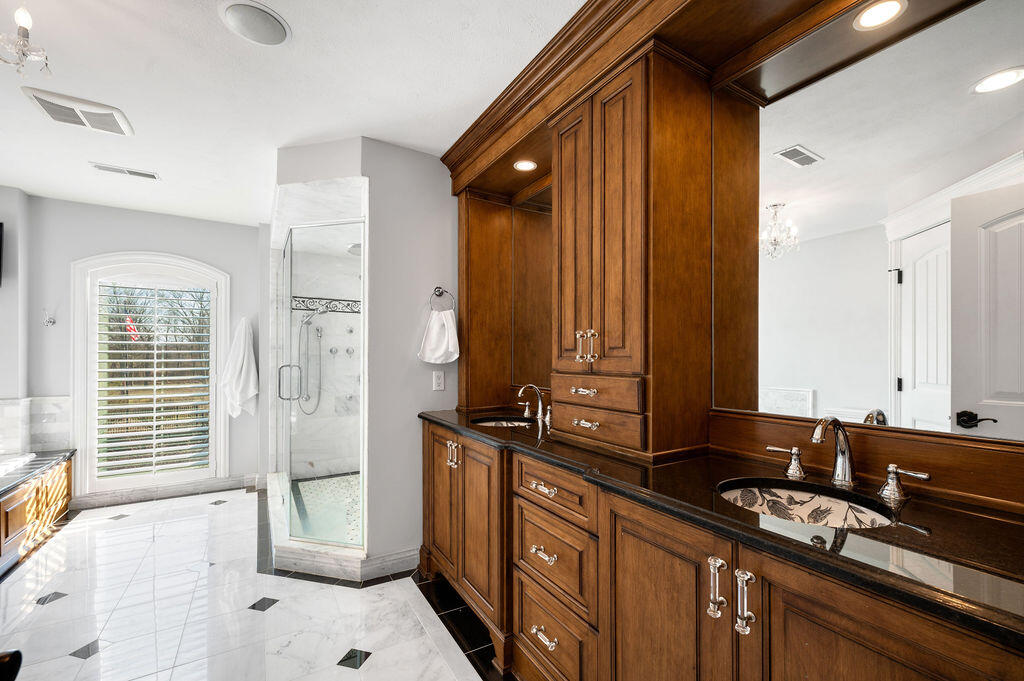 651 Sul Lago S Benton Harbor MI 49022