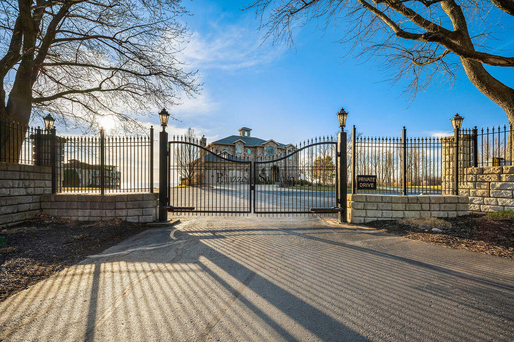 651 Sul Lago S Benton Harbor MI 49022