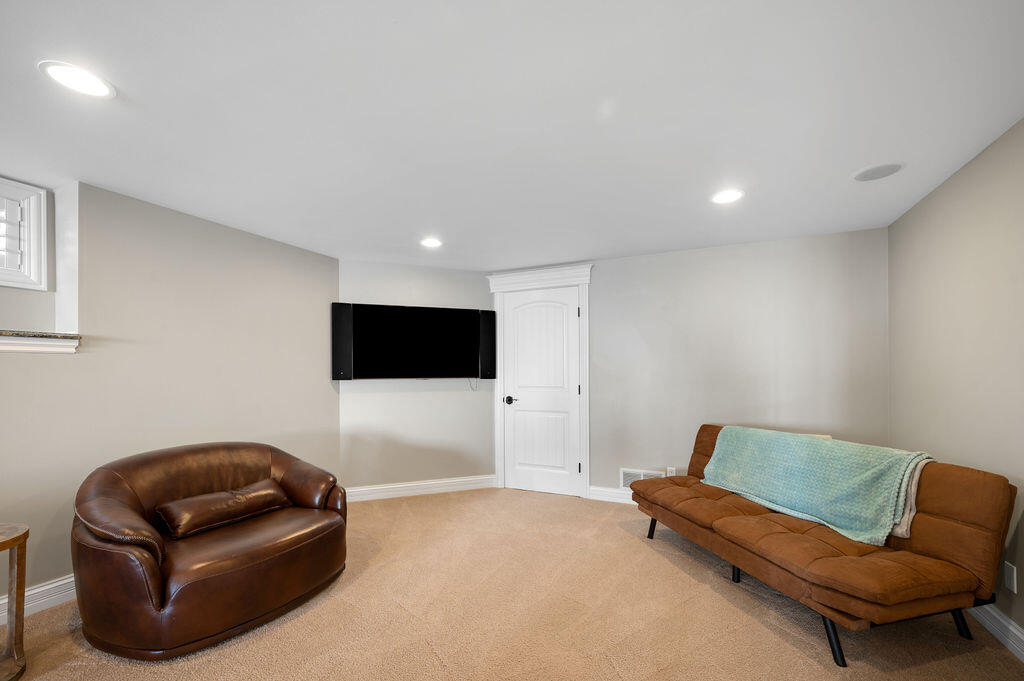 651 Sul Lago S Benton Harbor MI 49022