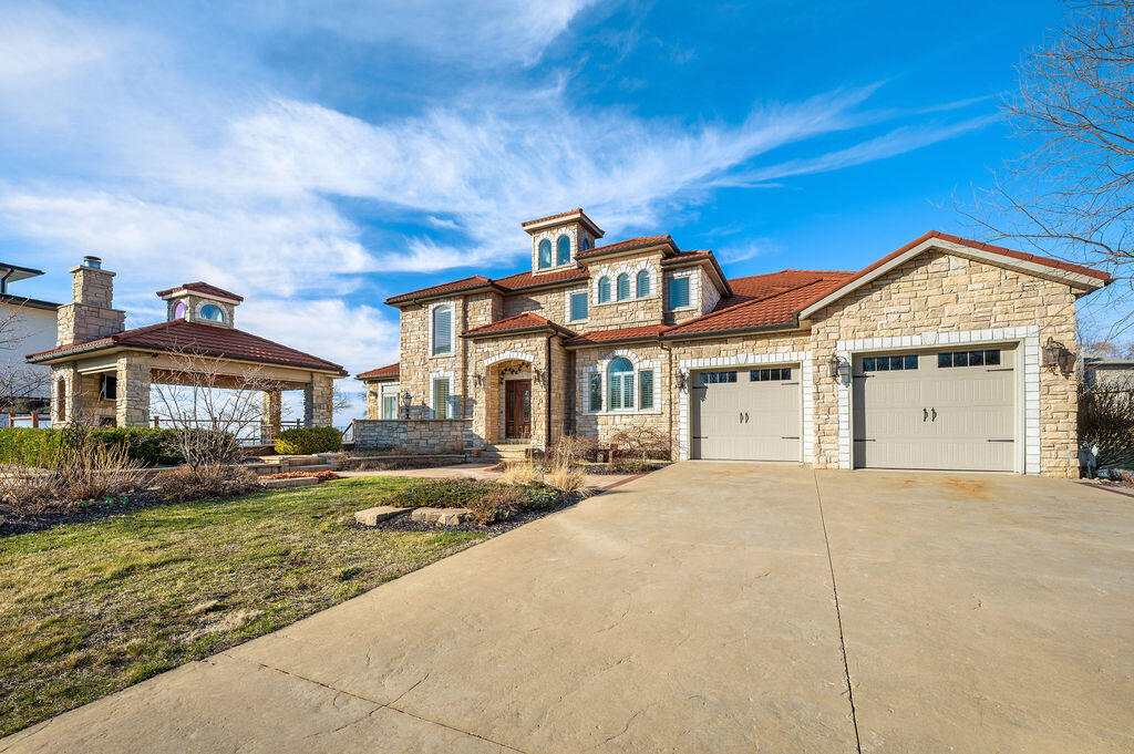 651 Sul Lago S Benton Harbor MI 49022