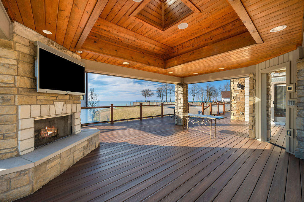 651 Sul Lago S Benton Harbor MI 49022