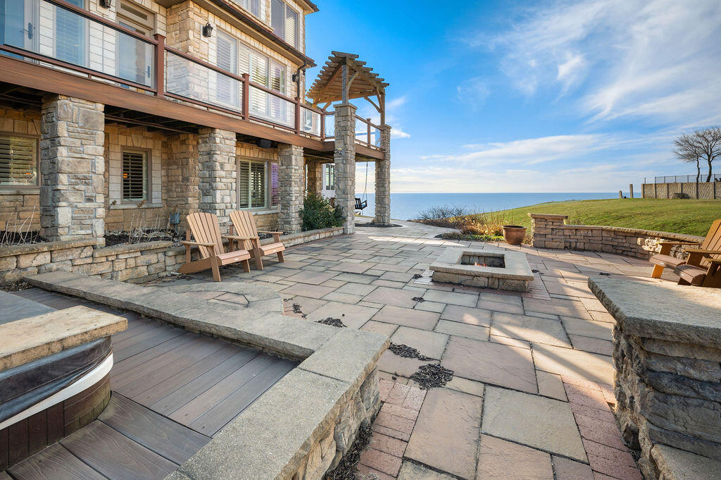 651 Sul Lago S Benton Harbor MI 49022