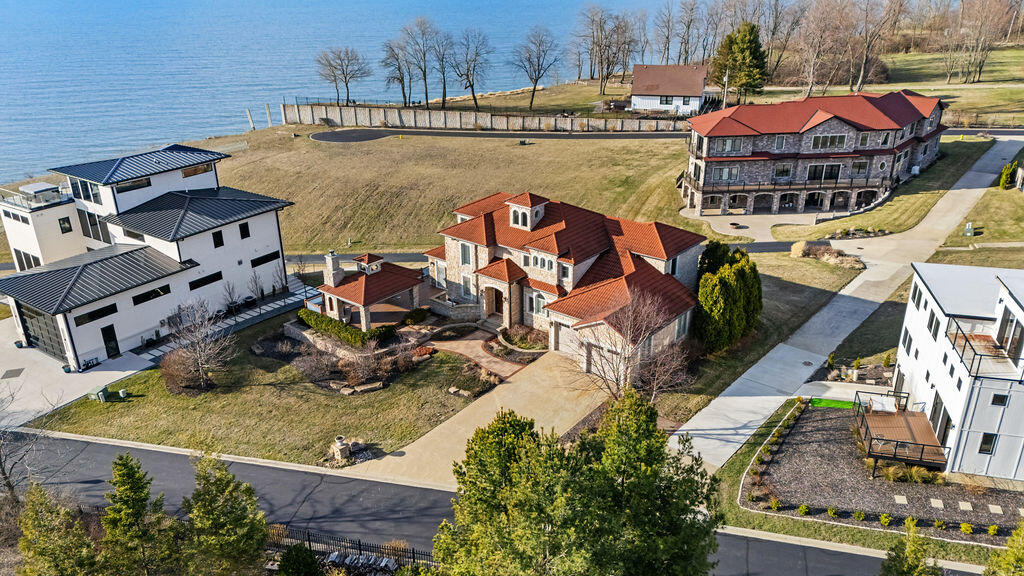 651 Sul Lago S Benton Harbor MI 49022