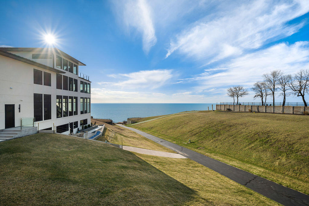 651 Sul Lago S Benton Harbor MI 49022