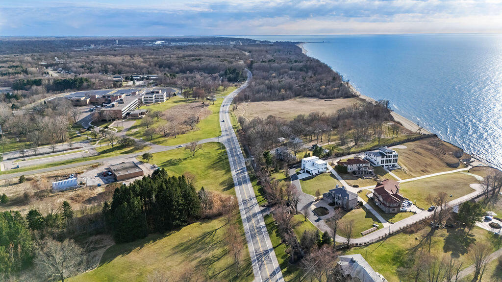 651 Sul Lago S Benton Harbor MI 49022