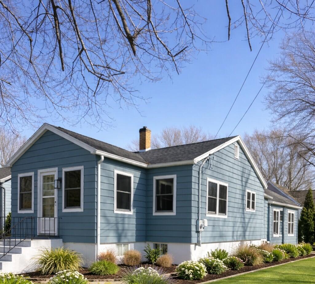 New Buffalo MI, 721 W Michigan Street