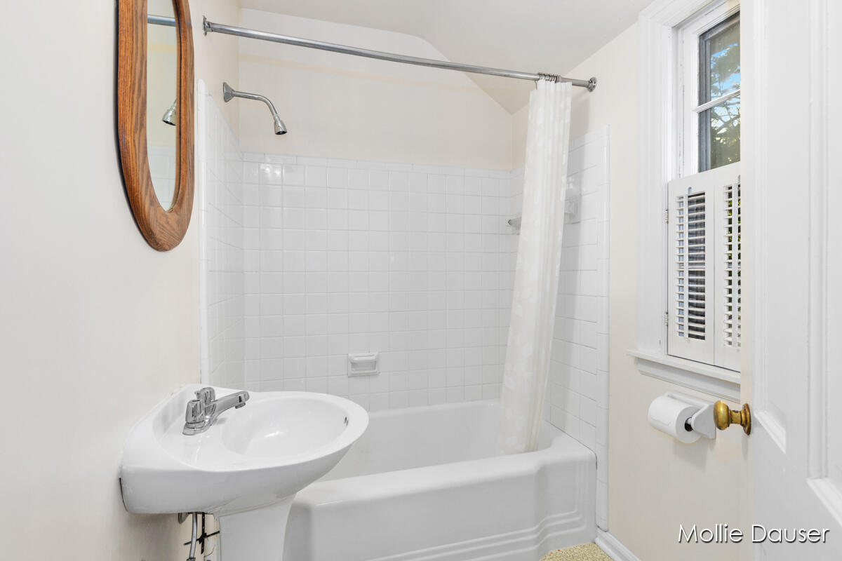 2122 Tenway Drive SE Grand Rapids MI 49506