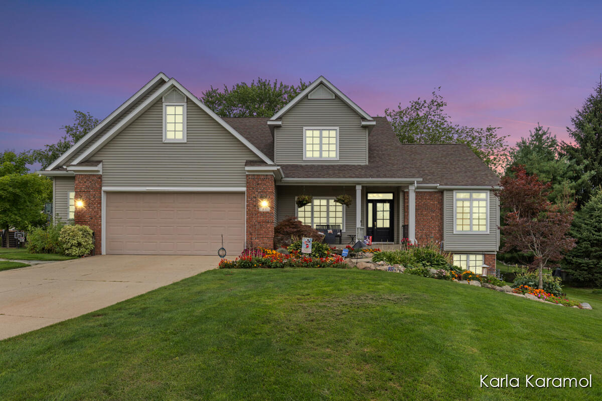 61 Greystone Court NE Rockford MI 49341
