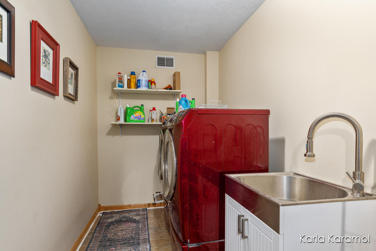 61 Greystone Court NE Rockford MI 49341