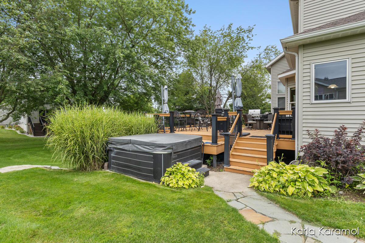 61 Greystone Court NE Rockford MI 49341