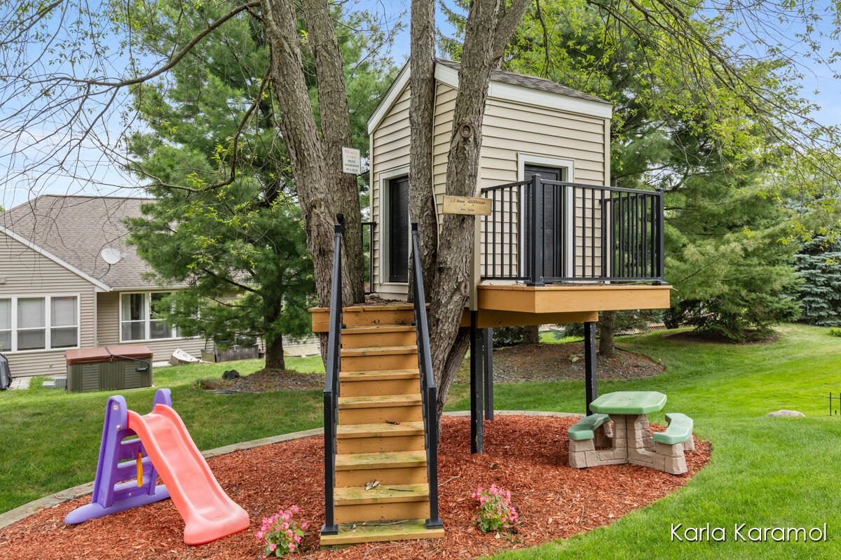 61 Greystone Court NE Rockford MI 49341