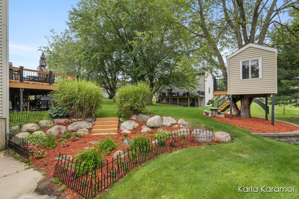 61 Greystone Court NE Rockford MI 49341