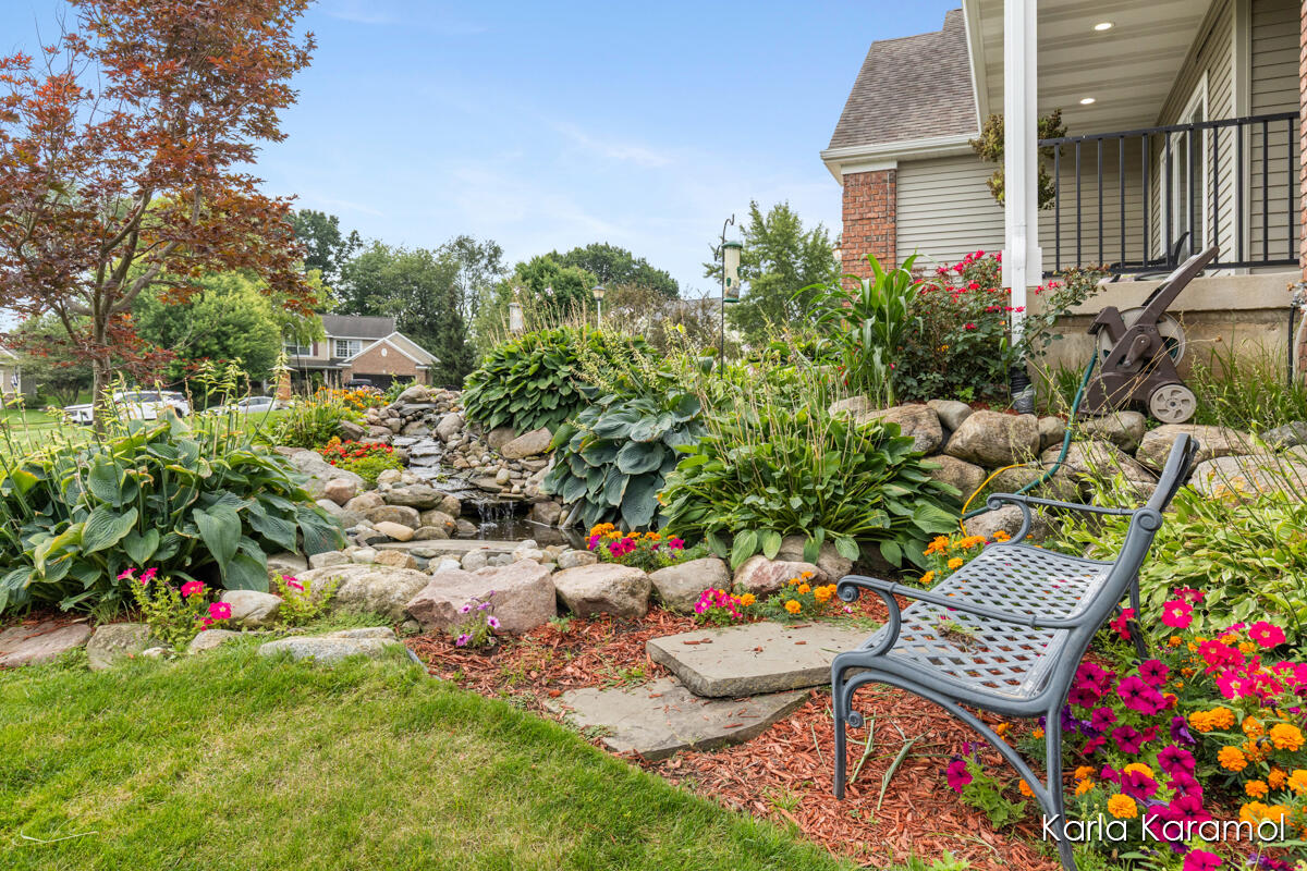 61 Greystone Court NE Rockford MI 49341