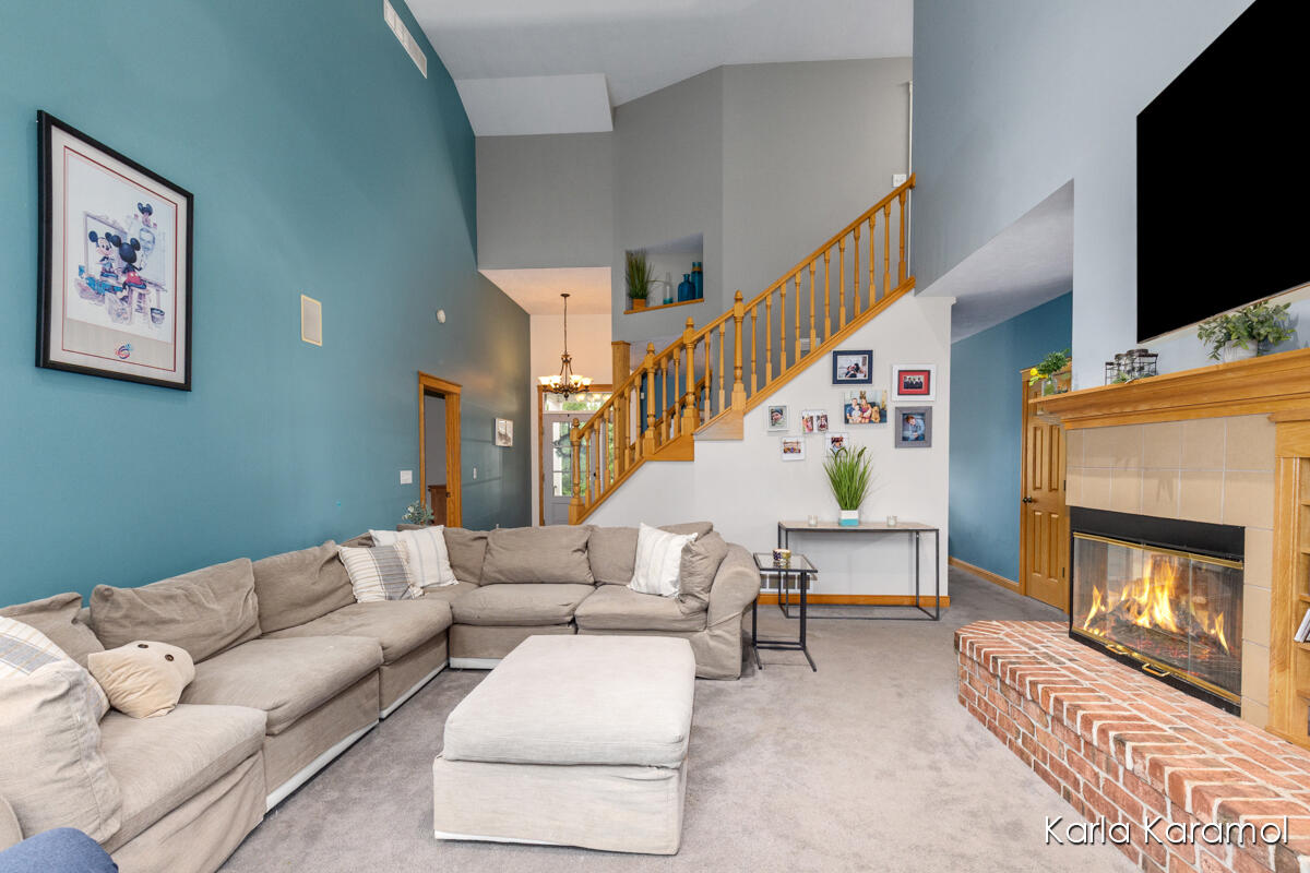 61 Greystone Court NE Rockford MI 49341