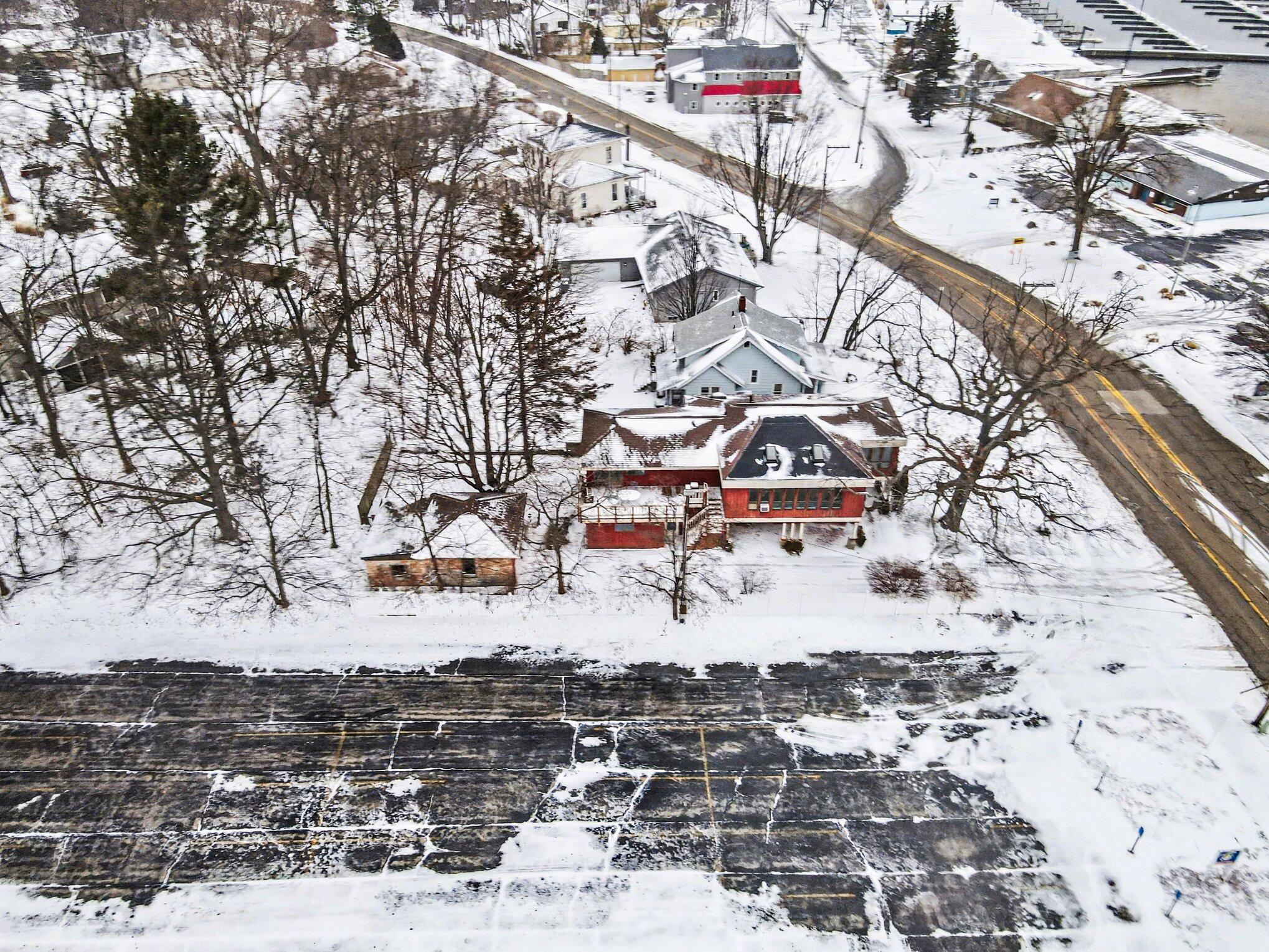 3135 Lakeshore Drive Muskegon MI 49441
