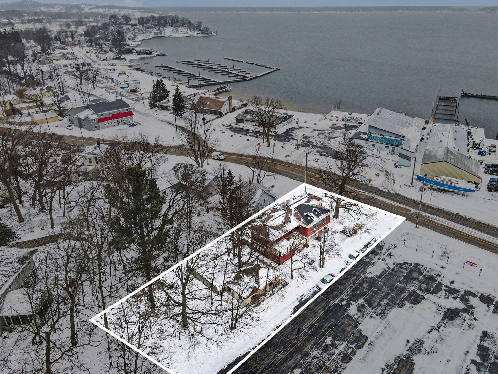 3135 Lakeshore Drive Muskegon MI 49441