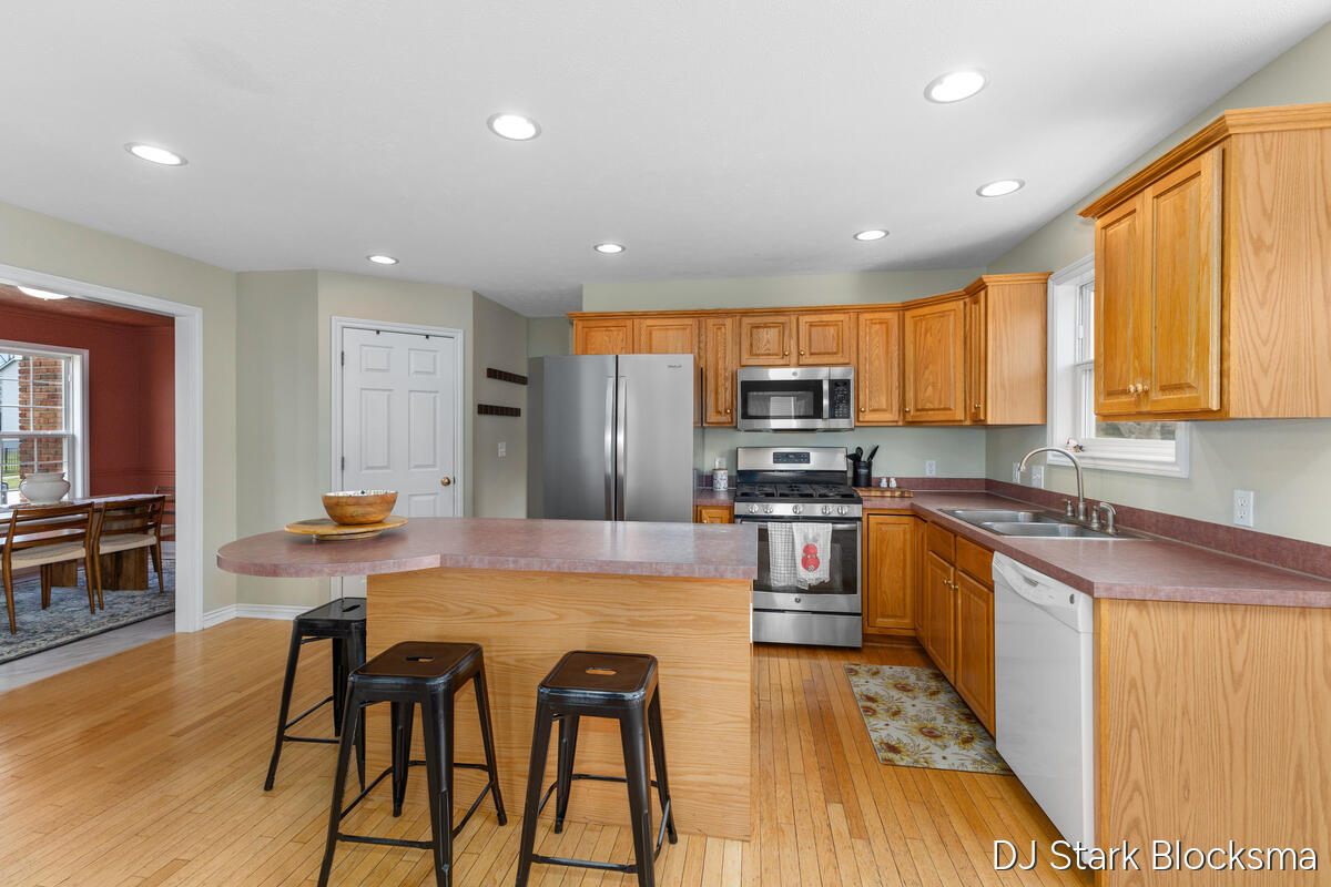 69 Rogue River View Drive NE Rockford MI 49341