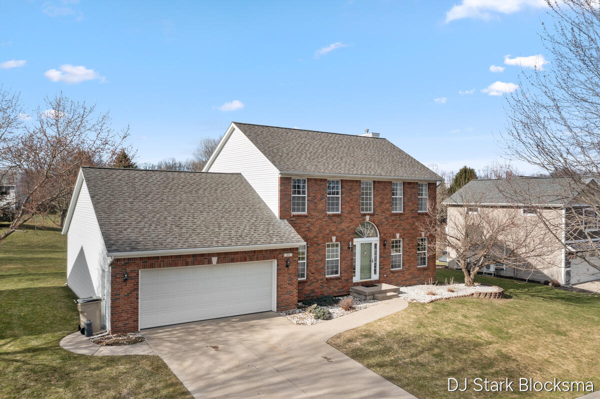 69 Rogue River View Drive NE Rockford MI 49341