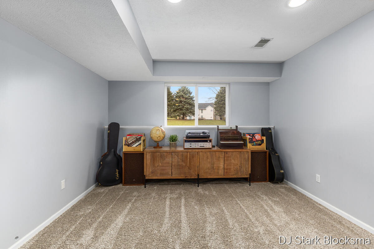 69 Rogue River View Drive NE Rockford MI 49341