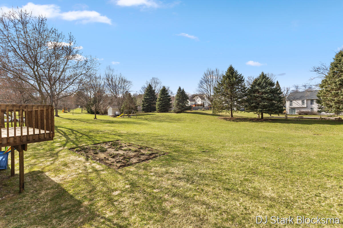 69 Rogue River View Drive NE Rockford MI 49341
