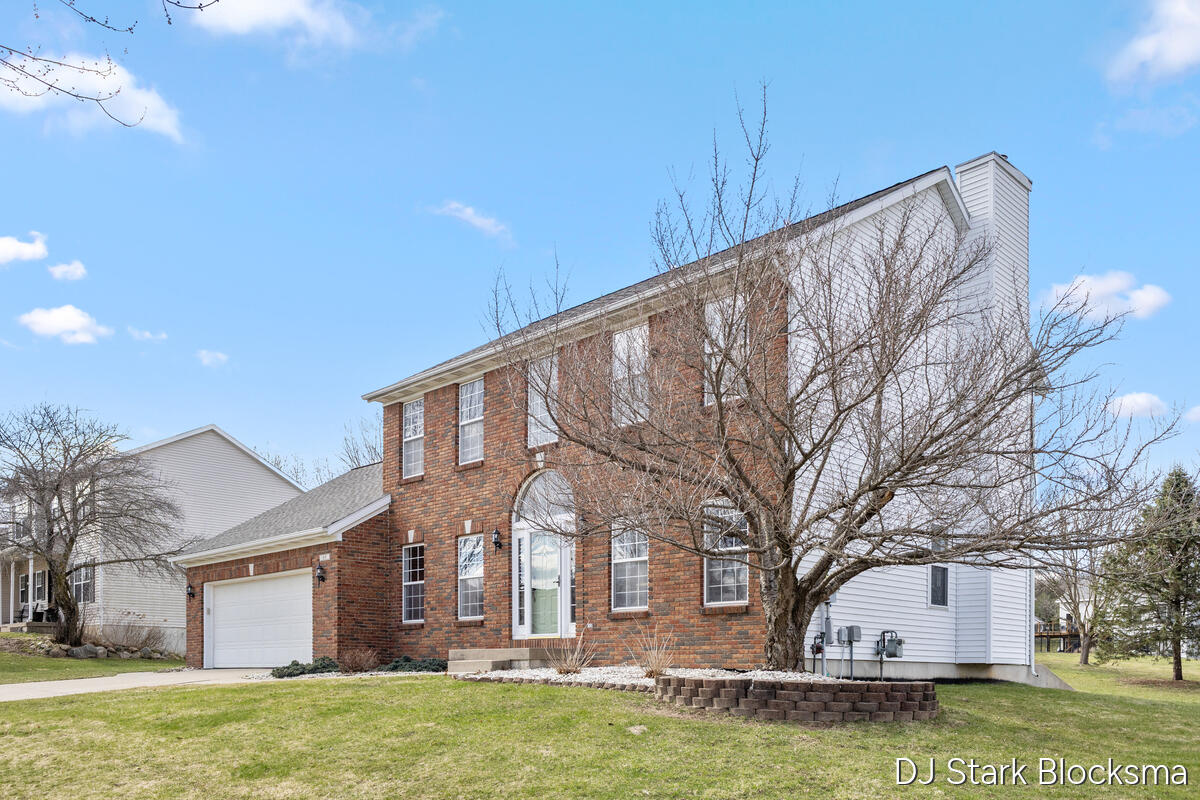 69 Rogue River View Drive NE Rockford MI 49341