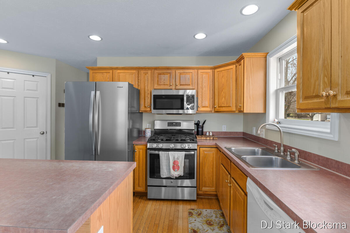 69 Rogue River View Drive NE Rockford MI 49341