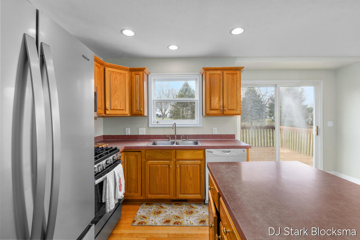 69 Rogue River View Drive NE Rockford MI 49341
