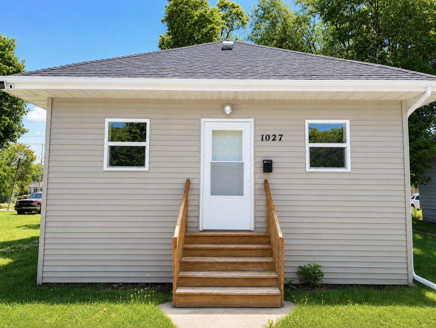 1027 Broadway Benton Harbor MI 49022