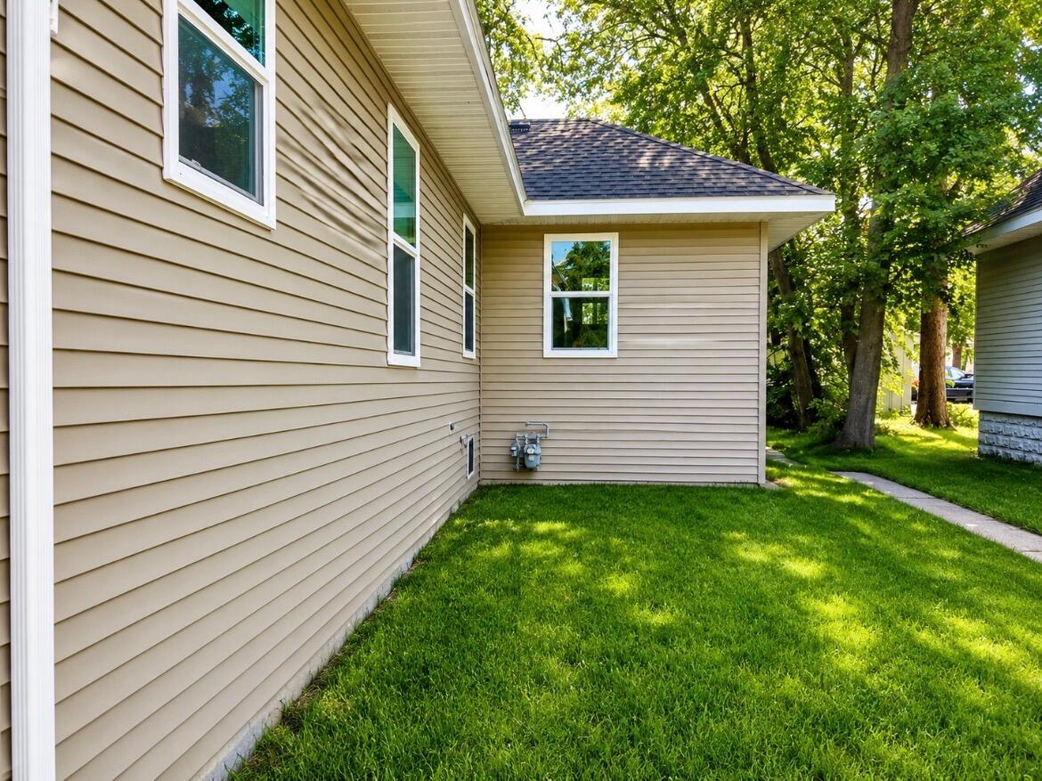 1027 Broadway Benton Harbor MI 49022