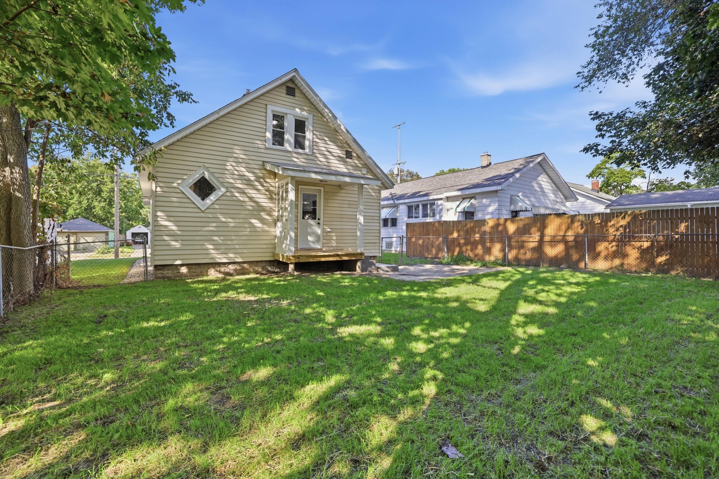 812 Graceland Street NE Grand Rapids MI 49505