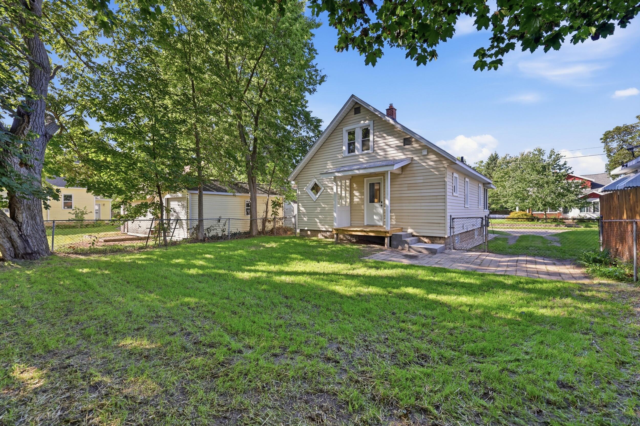 812 Graceland Street NE Grand Rapids MI 49505
