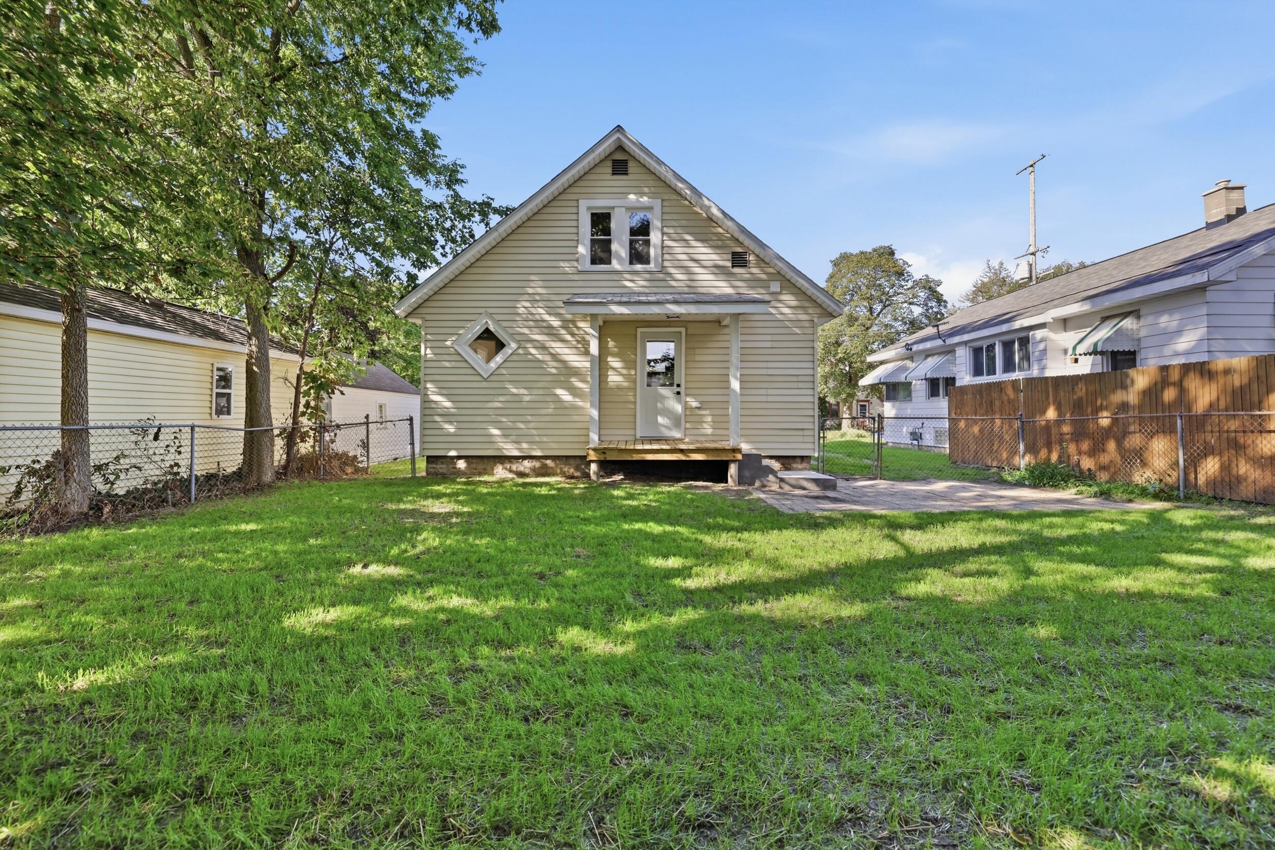 812 Graceland Street NE Grand Rapids MI 49505