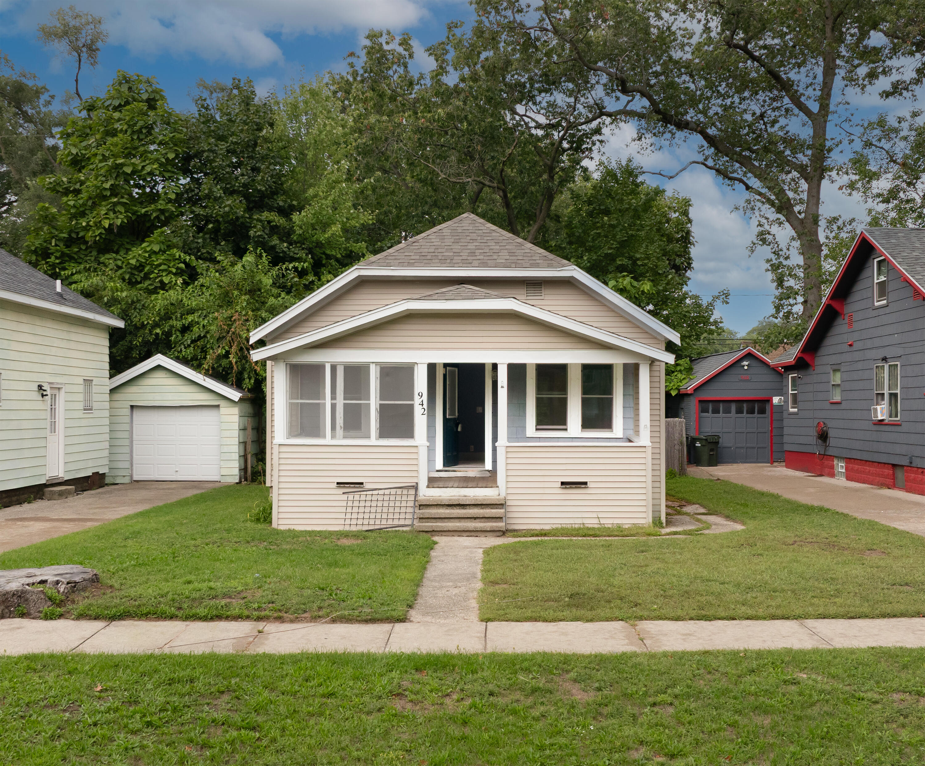 942 Ada Avenue Muskegon MI 49442
