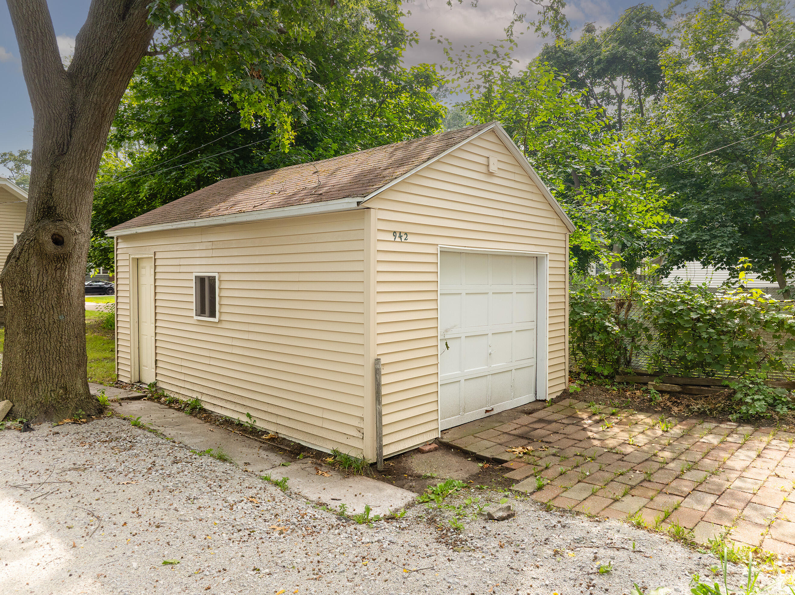 942 Ada Avenue Muskegon MI 49442