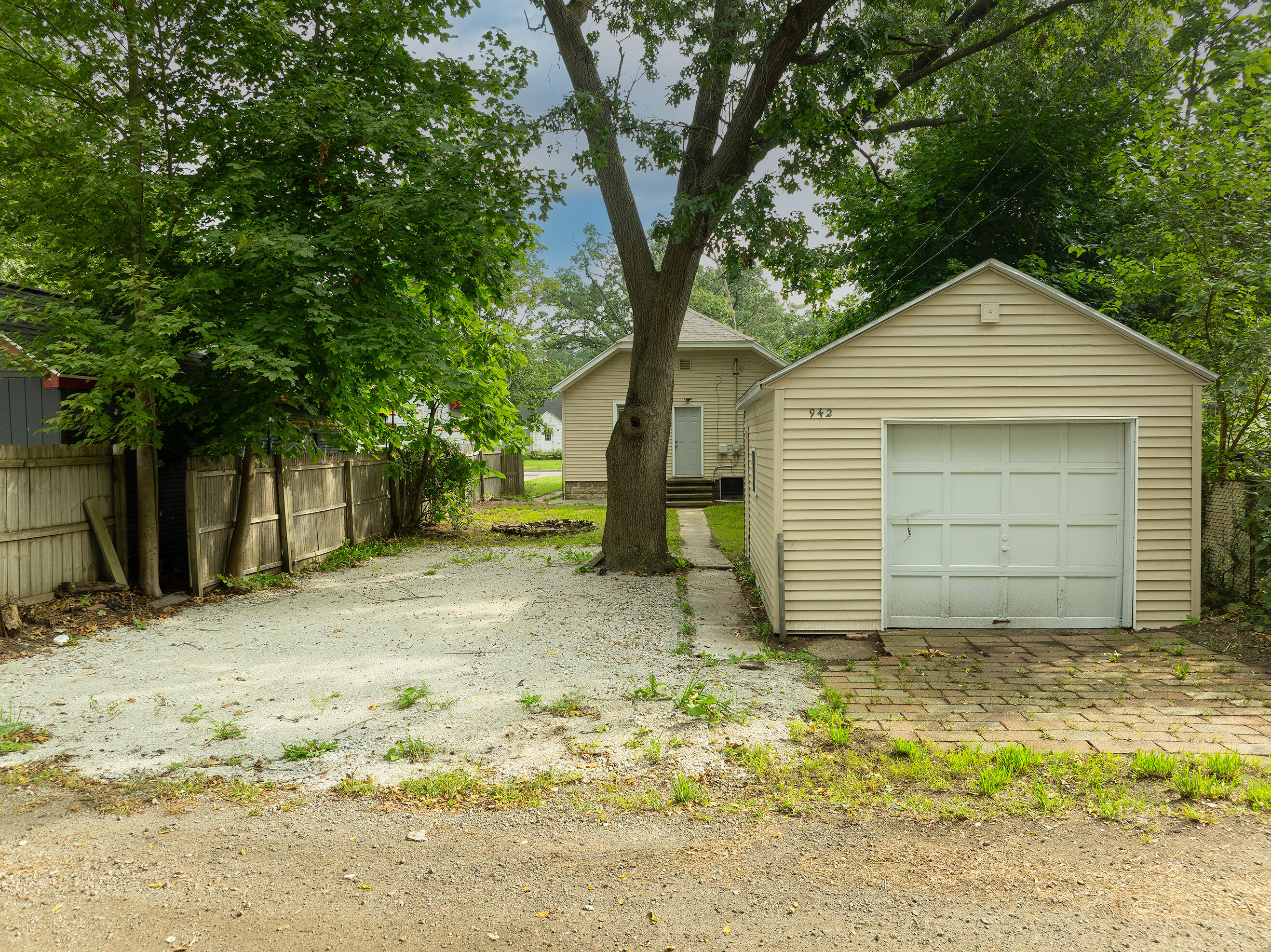 942 Ada Avenue Muskegon MI 49442
