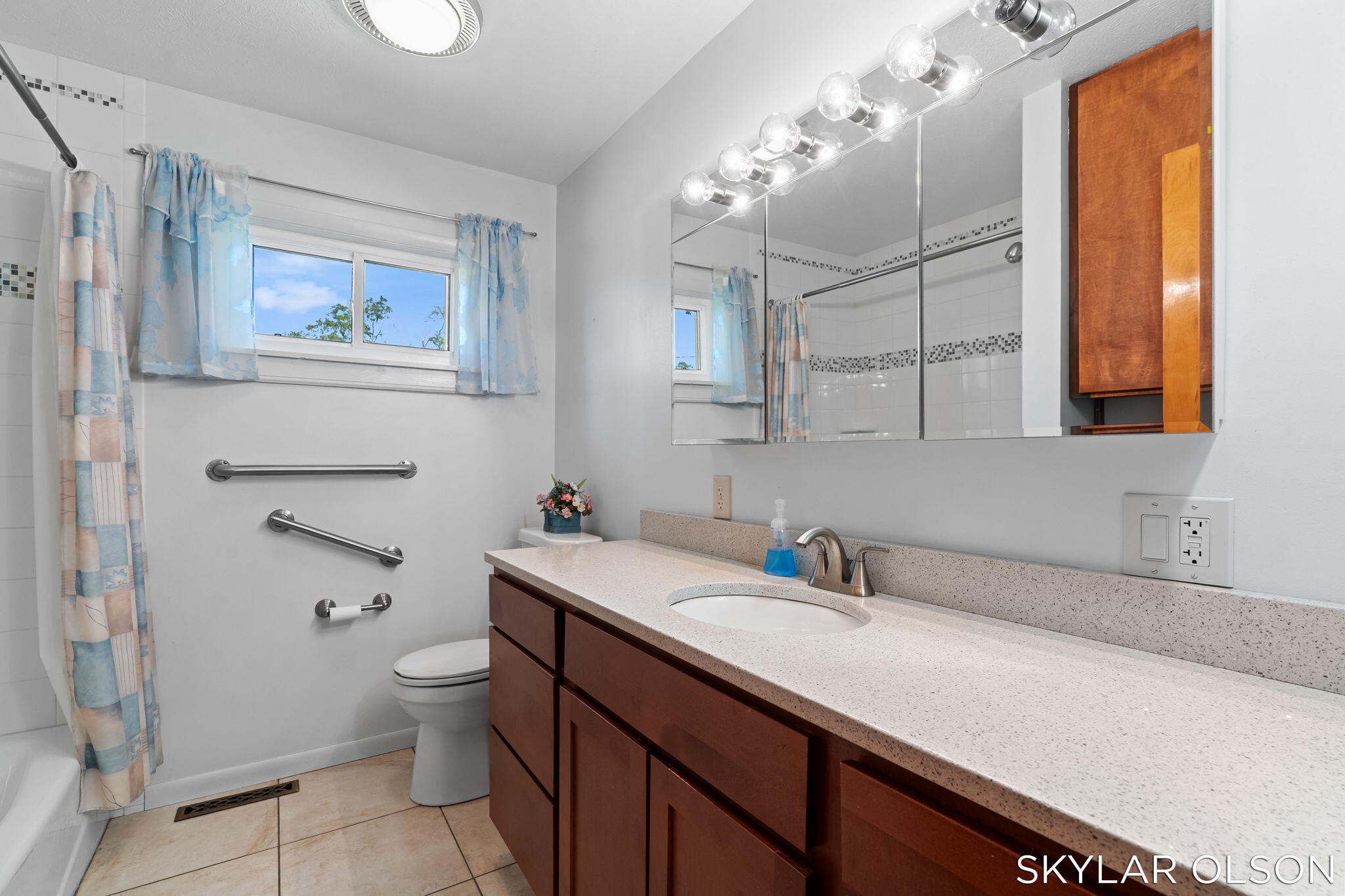 2467 Kimberly Muskegon MI 49444