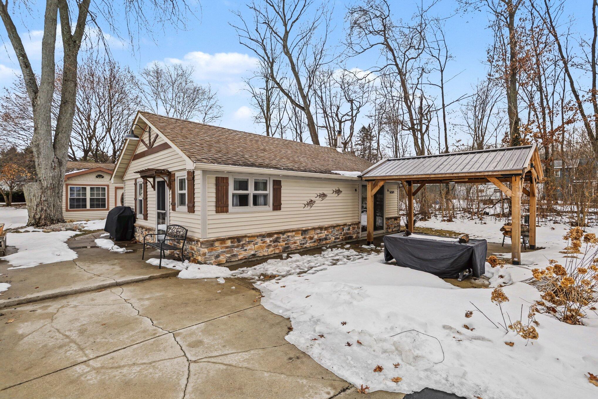 50389 E Lake Shore Drive Dowagiac MI 49047