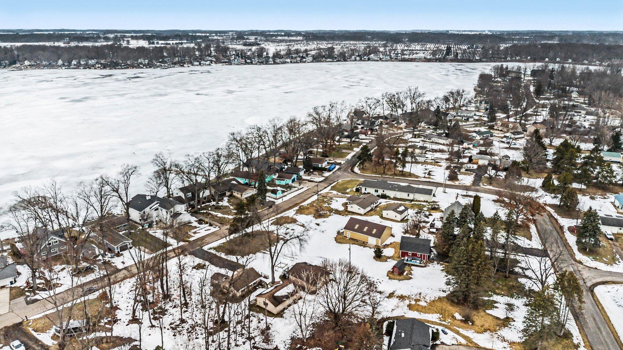 50389 E Lake Shore Drive Dowagiac MI 49047