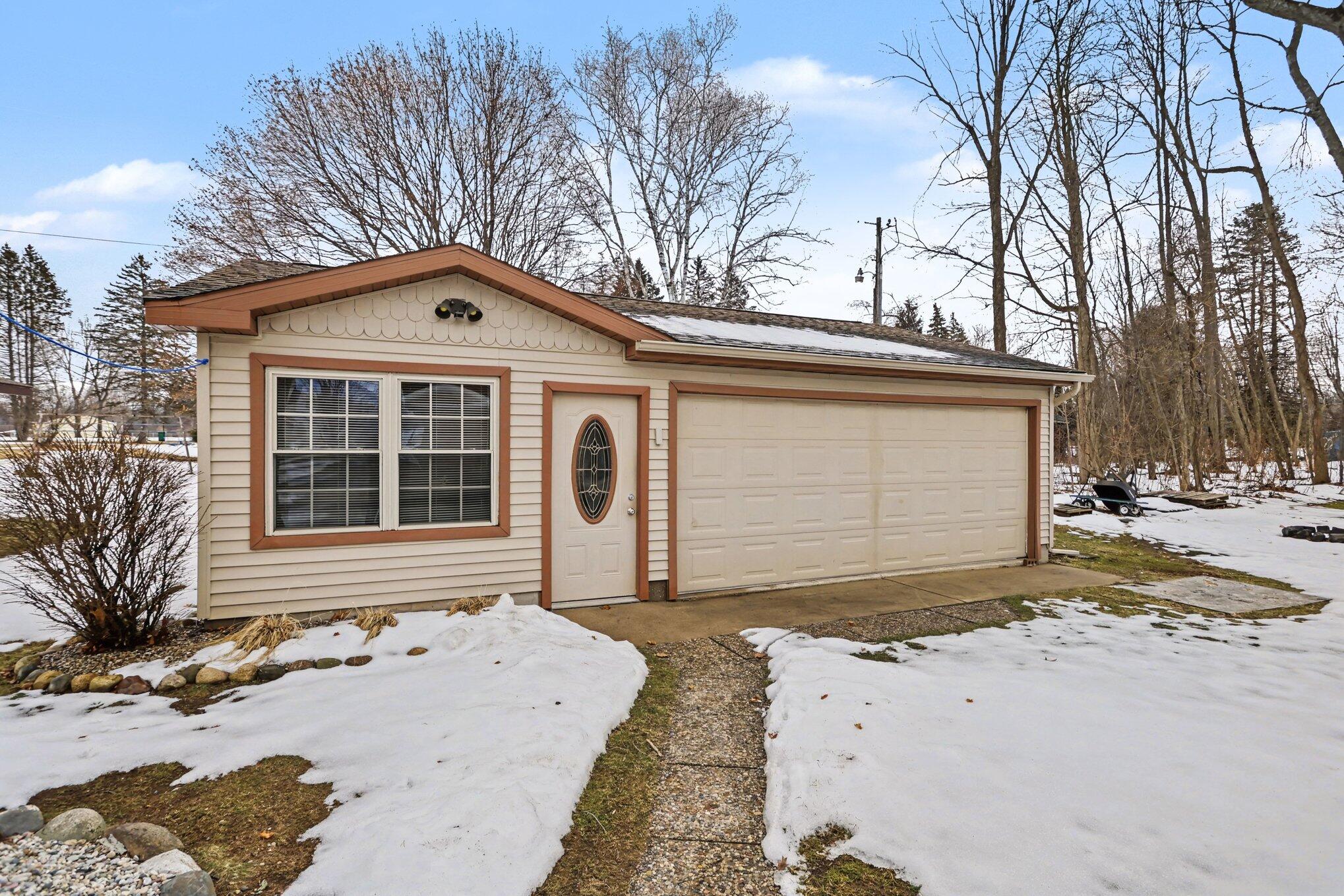 50389 E Lake Shore Drive Dowagiac MI 49047