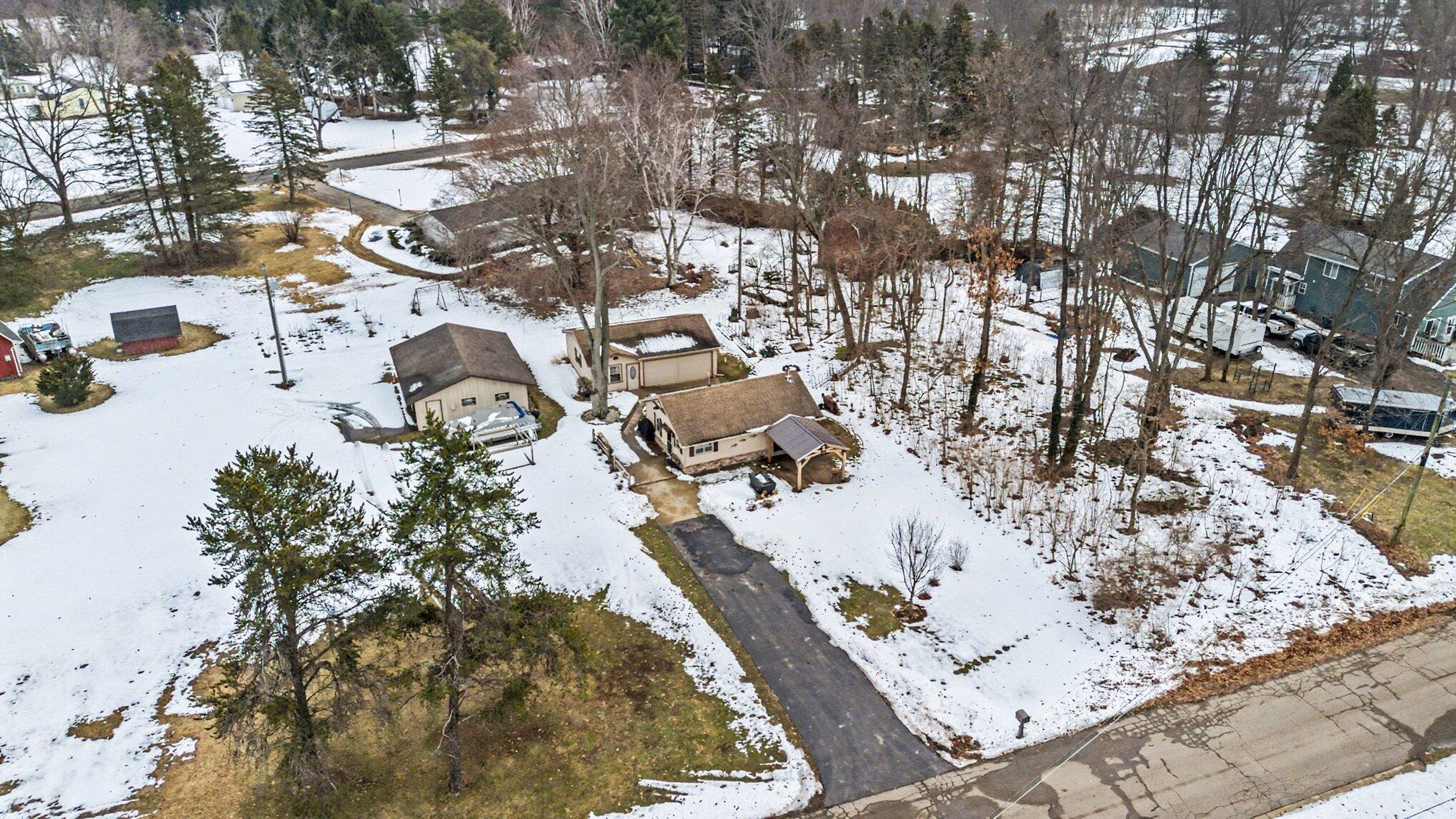 50389 E Lake Shore Drive Dowagiac MI 49047