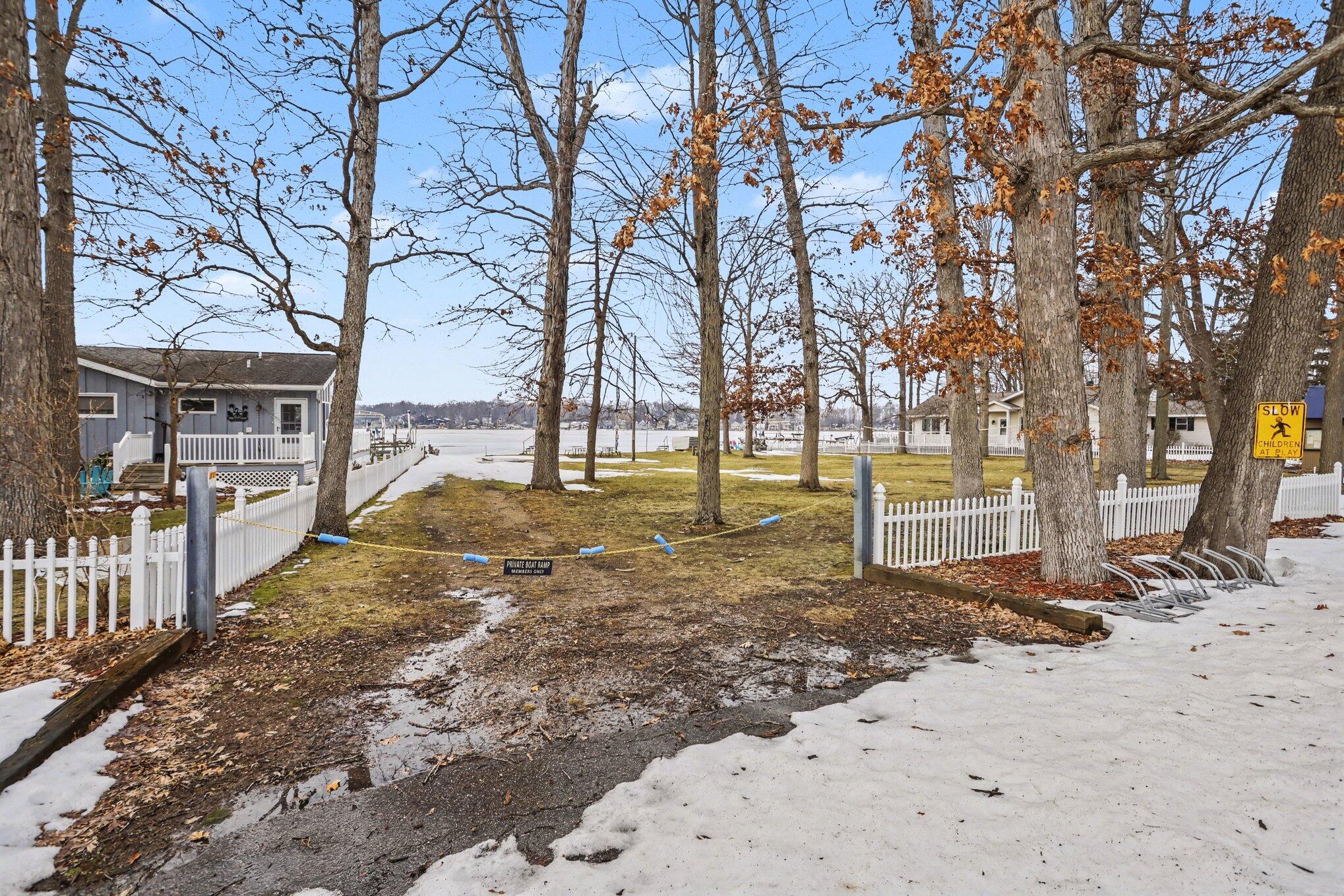 50389 E Lake Shore Drive Dowagiac MI 49047
