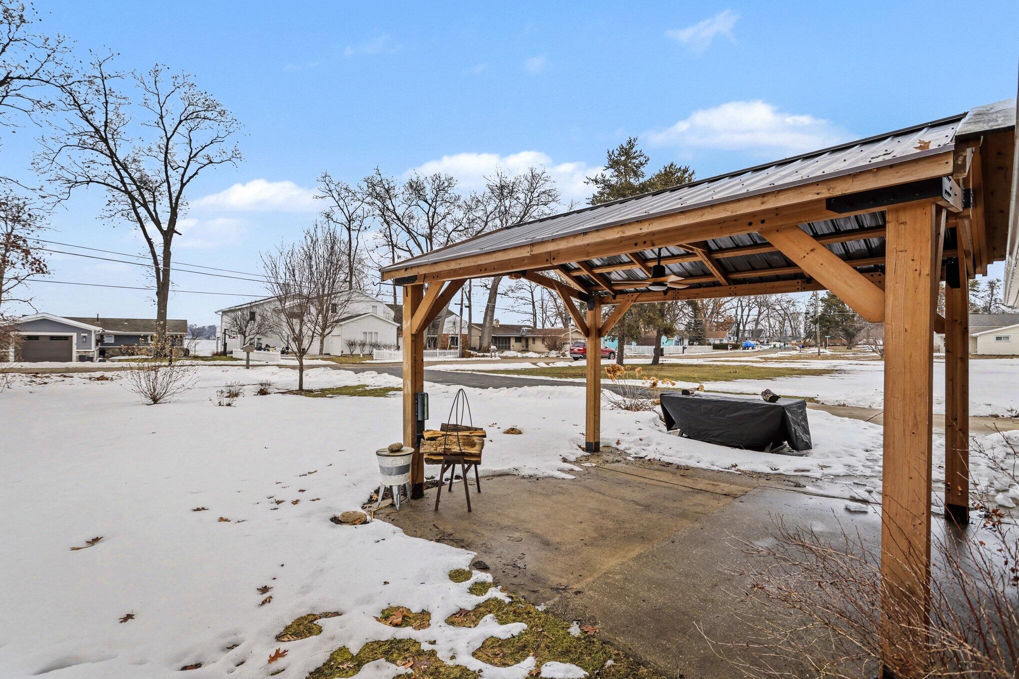 50389 E Lake Shore Drive Dowagiac MI 49047